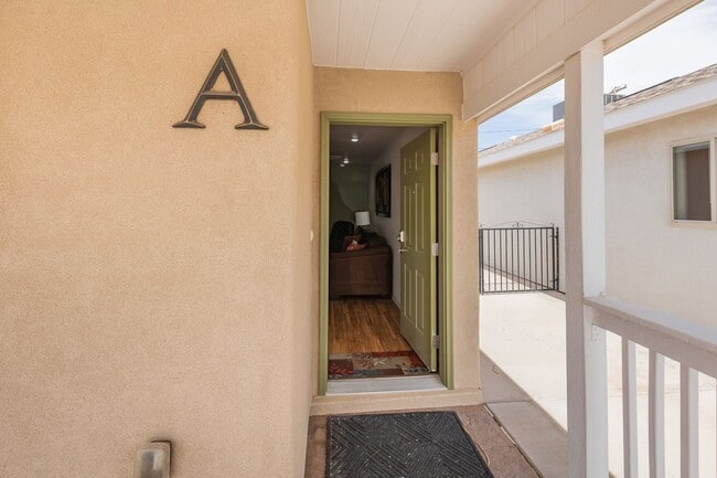 Building Photo - 800 Sherwood Dr