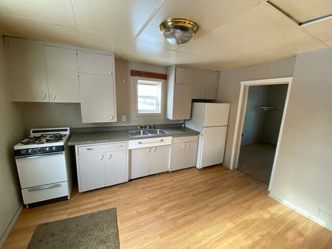 Building Photo - 103 Kneale Ave S