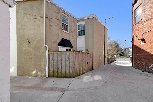 Building Photo - 1504 Massachusetts Ave SE