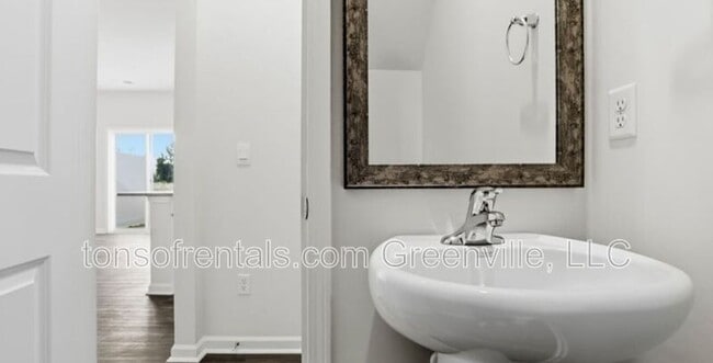 Building Photo - 777 Embark Cir