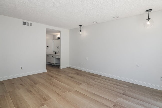 Building Photo - Spacious 3-Bedroom Home with Pool, Jacuzzi...