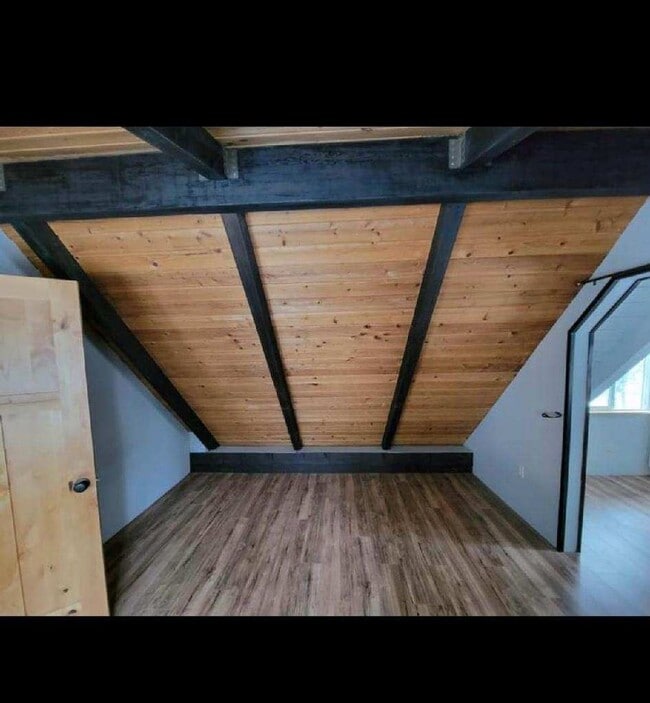 Building Photo - BAT-649