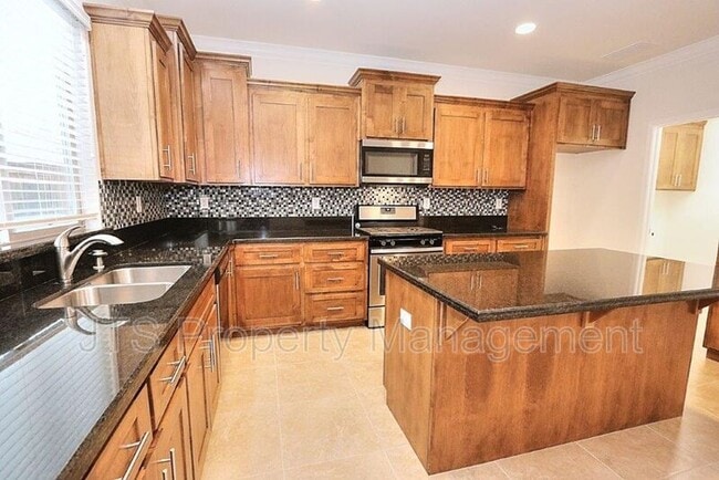 Building Photo - 9200 Rioja St