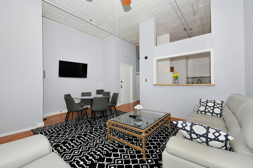 Building Photo - 275 Greenwich St