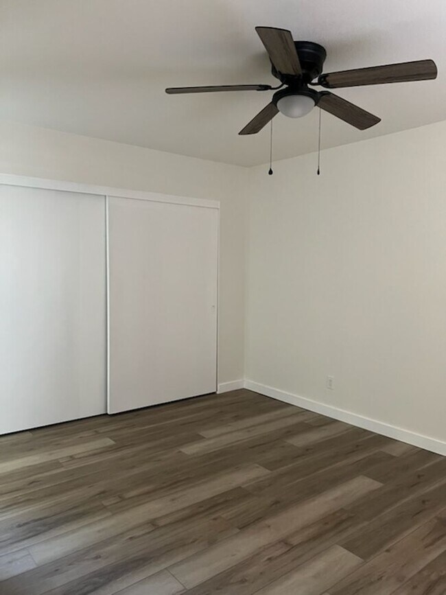 Building Photo - 722