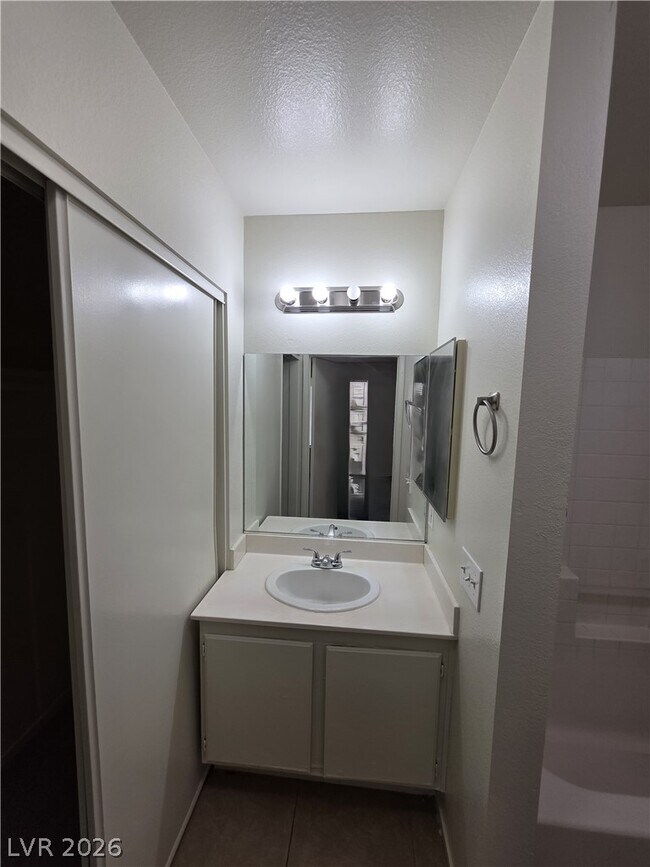 Building Photo - 4865 S Torrey Pines Dr