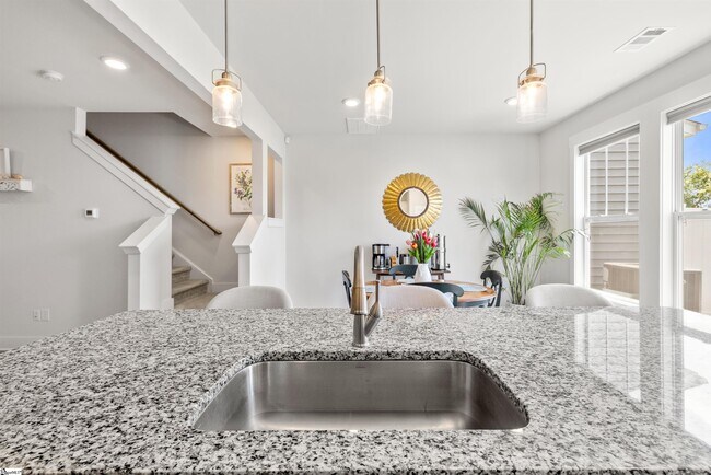 Building Photo - 127 Shallons Dr