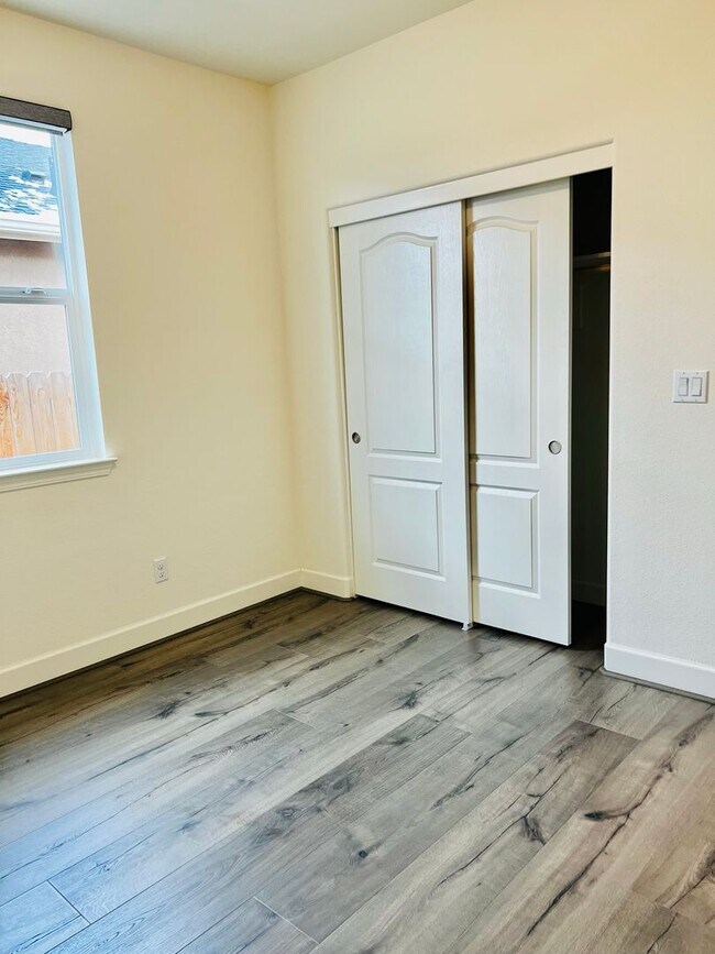 Building Photo - 1114 Lahontan Dr