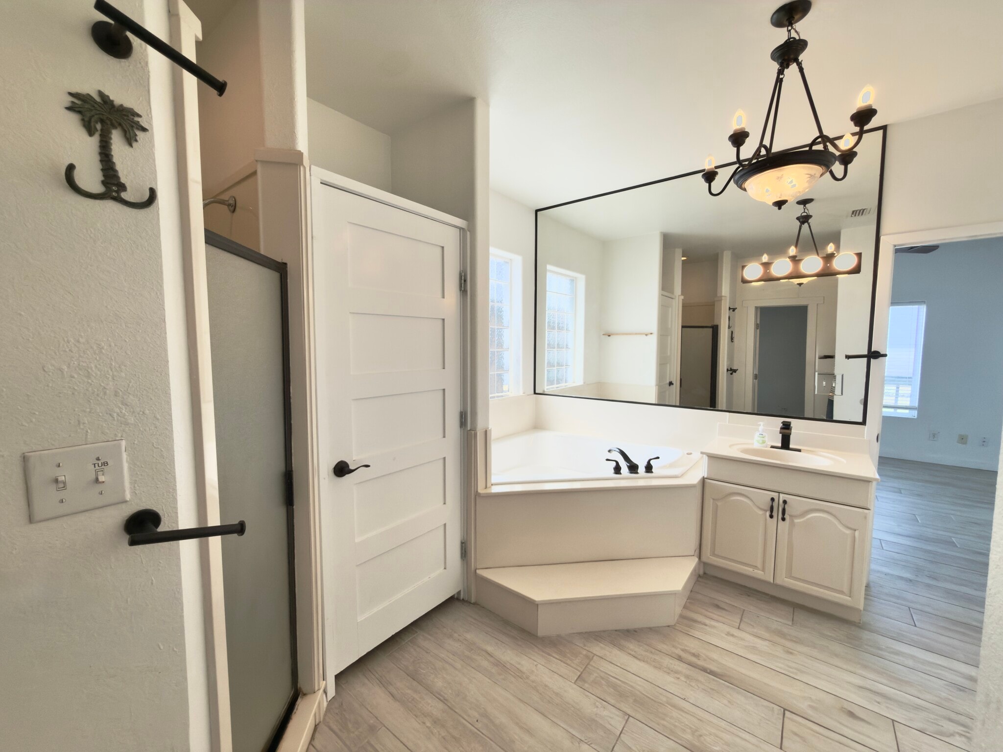 full bath - 47975 Michigan Ave