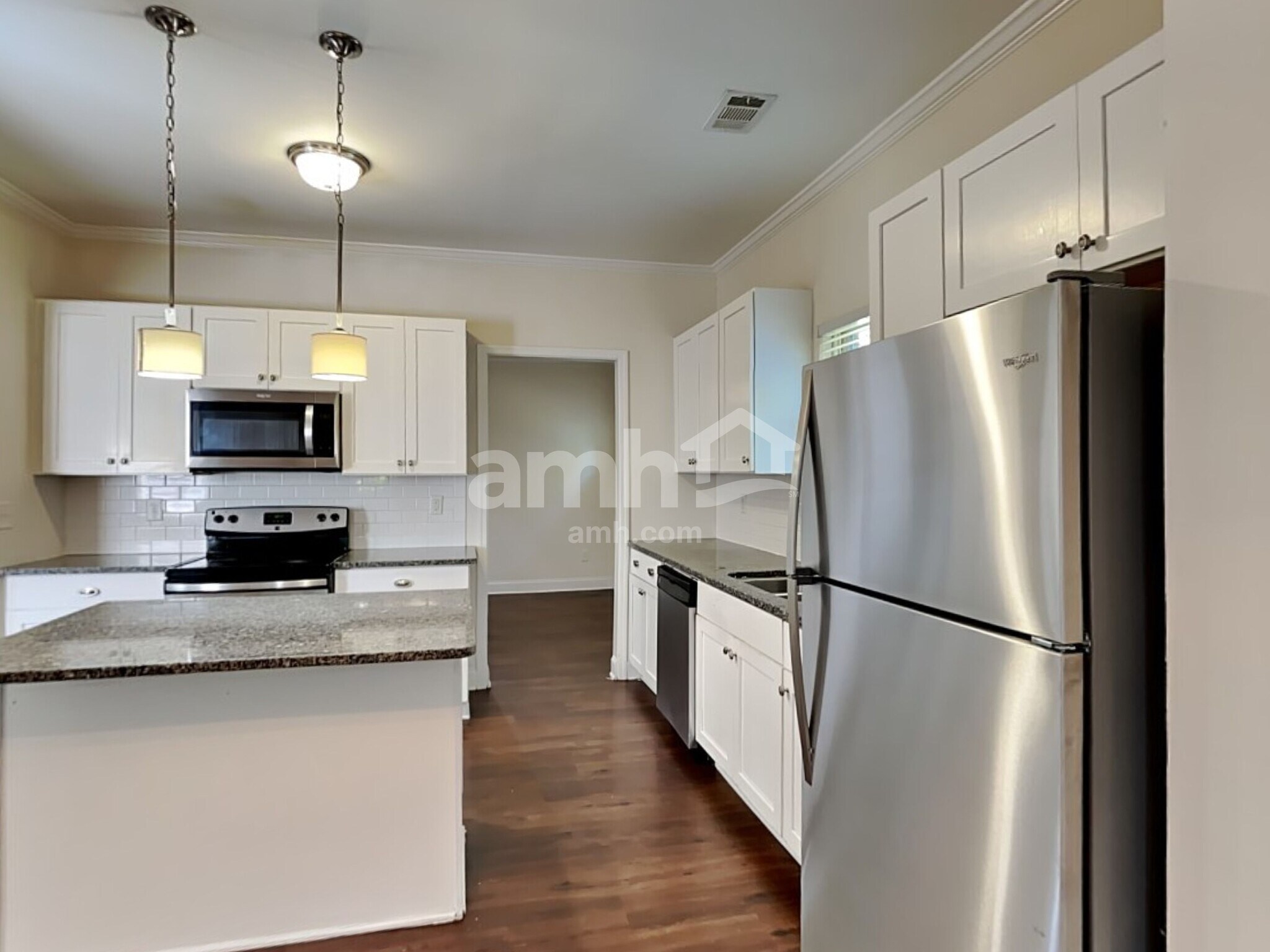 Building Photo - 2400 Freemont St