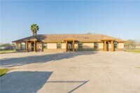 Building Photo - 11 Queen Palm Dr