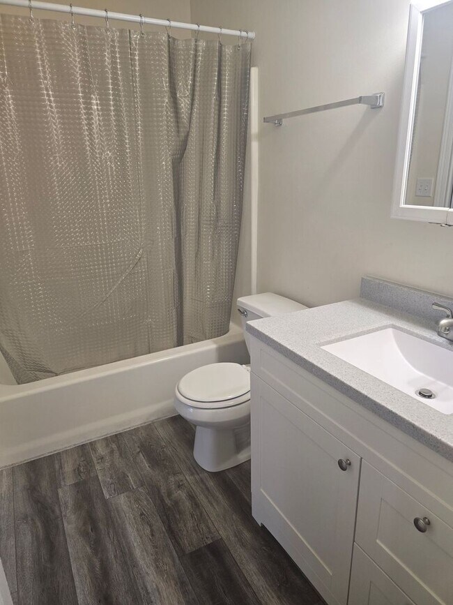 Building Photo - 1958-MF2-E4