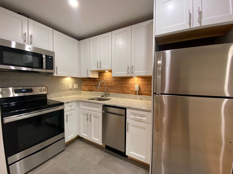 Building Photo - 95 Gainsborough St