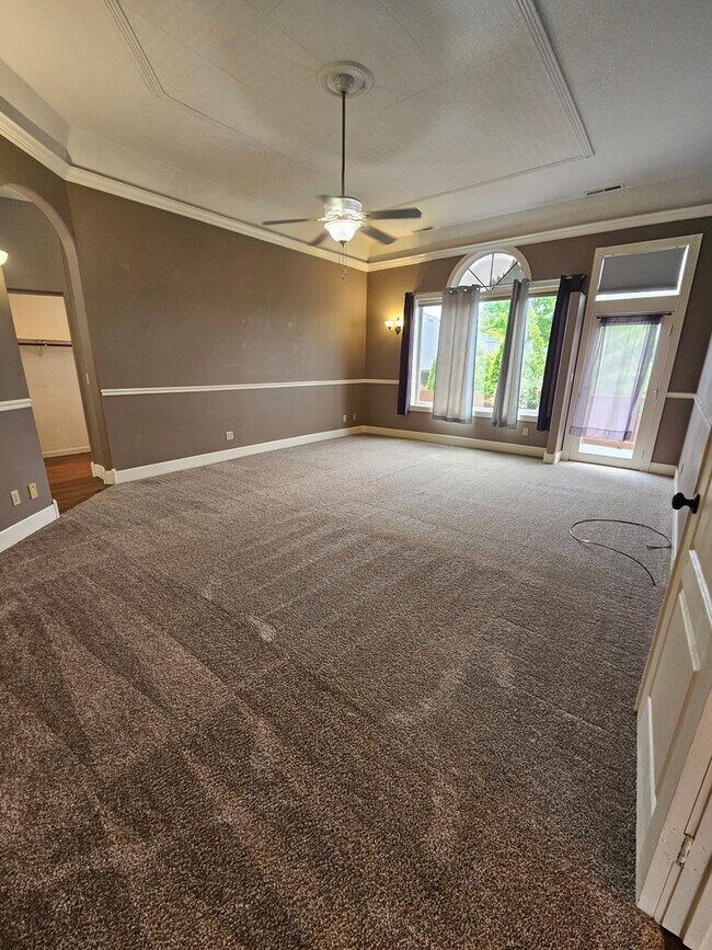 Building Photo - 2982 Rosedale Terrace