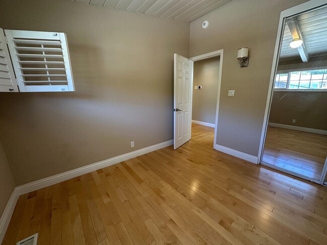Building Photo - 2350 Rosewood Dr