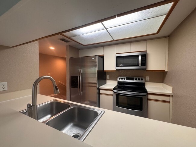 Building Photo - 3BR 3BA Townhome w/ Beach View +  Pool + Updated Kitchen + Balcony/Patio in Hidden Harbour