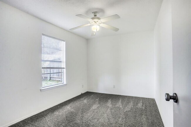 Building Photo - 606 Enid St