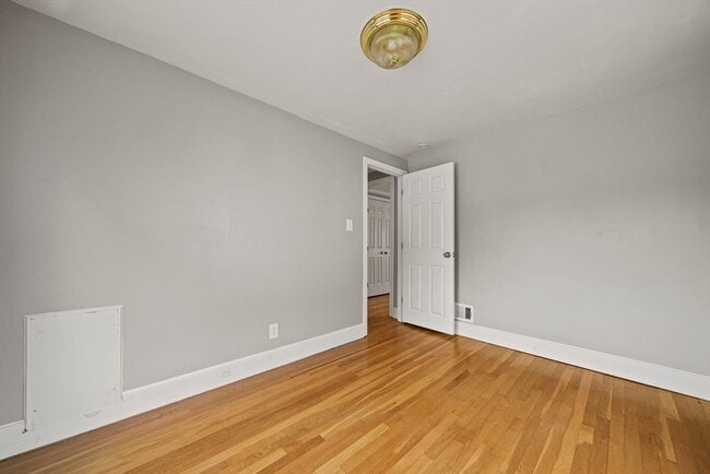 Building Photo - 28 Hillside Ave