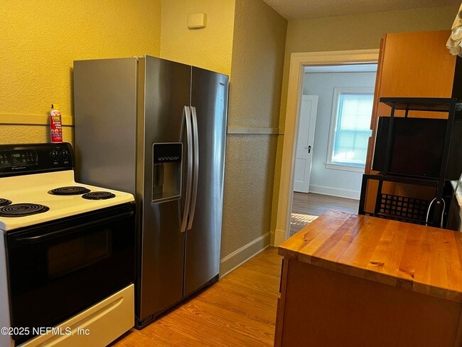 Building Photo - 1924 Arcadia Pl