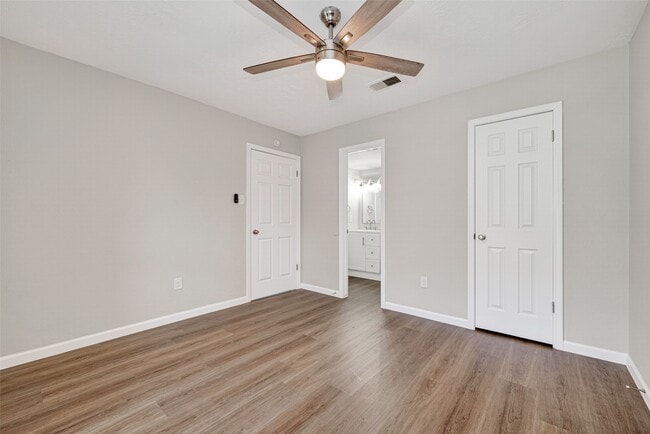 Building Photo - 12227 W Village Dr