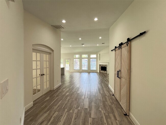 Building Photo - 106 N Rambling Ridge Pl