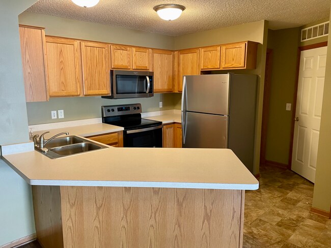 Building Photo - 805 Horizon Dr SE