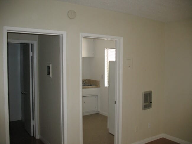 Building Photo - 642 Huntley Dr