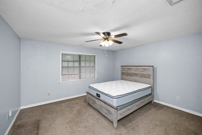 Building Photo - 115 Donna Cir