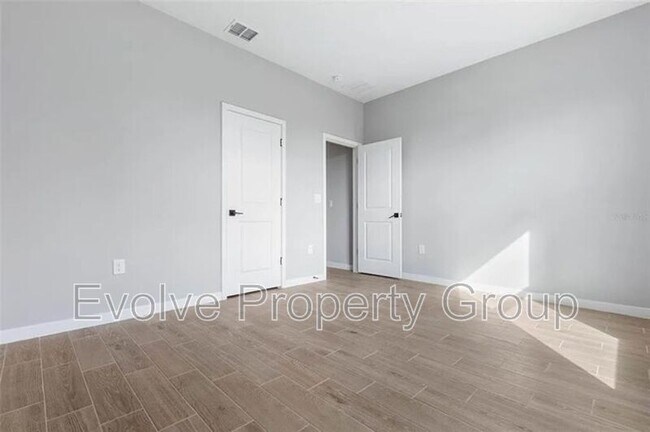 Building Photo - 21 Weymouth Ln