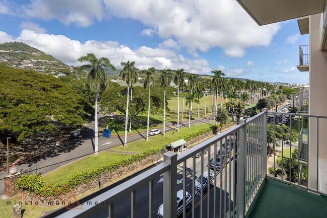 Building Photo - 1535 Punahou St