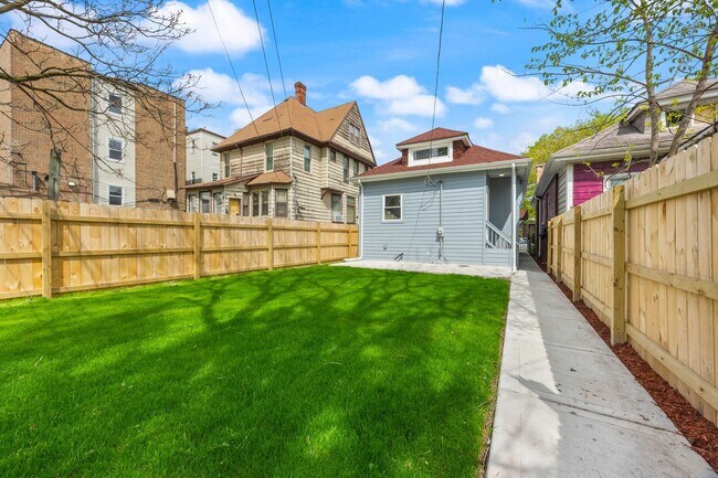 Building Photo - 7010 S Prairie Ave