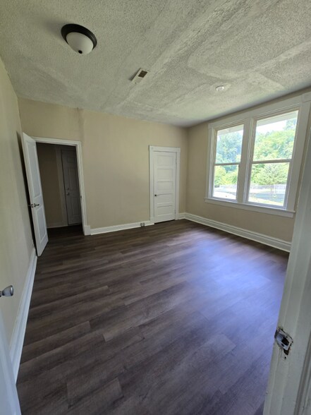Building Photo - 2513 Haden Ave