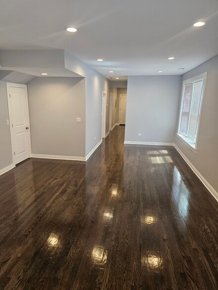 Building Photo - 7627 S King Dr