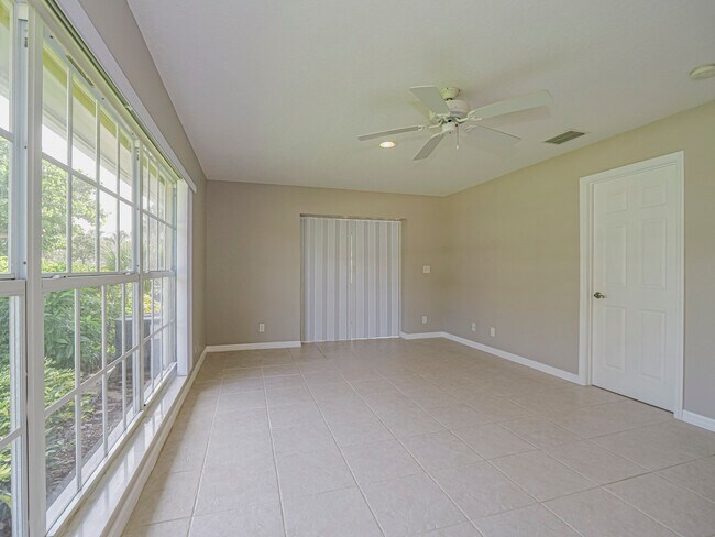 Building Photo - 922 Pirate Cove Ln