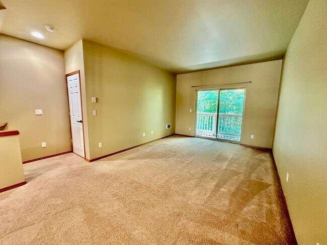 Building Photo - Spacious 2 Bedroom Sagebrook Townhome