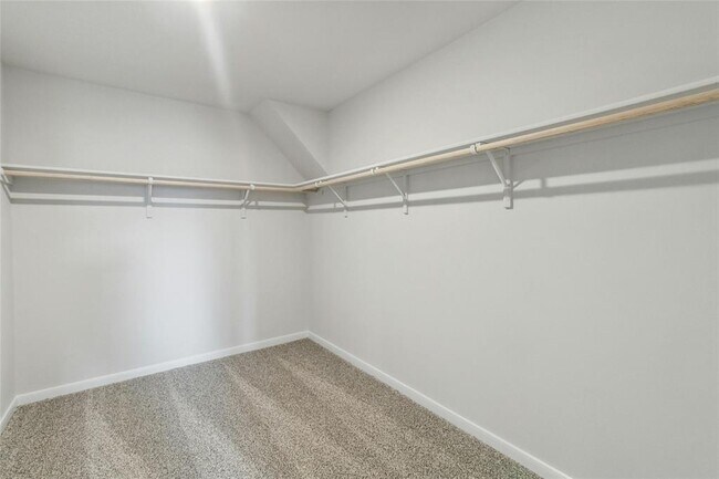 Building Photo - 326 Darwin Pl