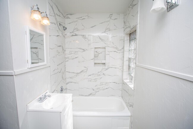 Building Photo - 2408 32nd St