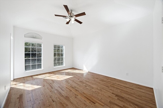 Building Photo - Beautiful Home Near University of St. Thomas