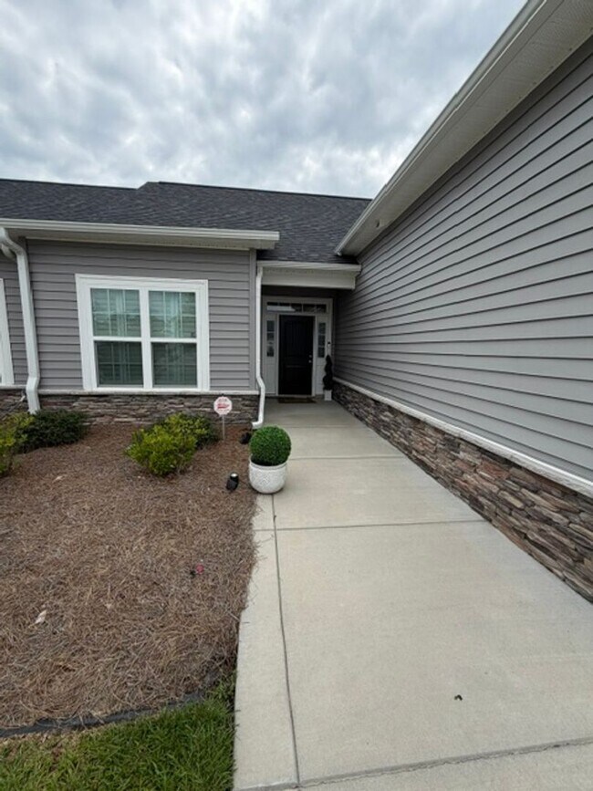 Building Photo - 311 Oak Pointe Cir E
