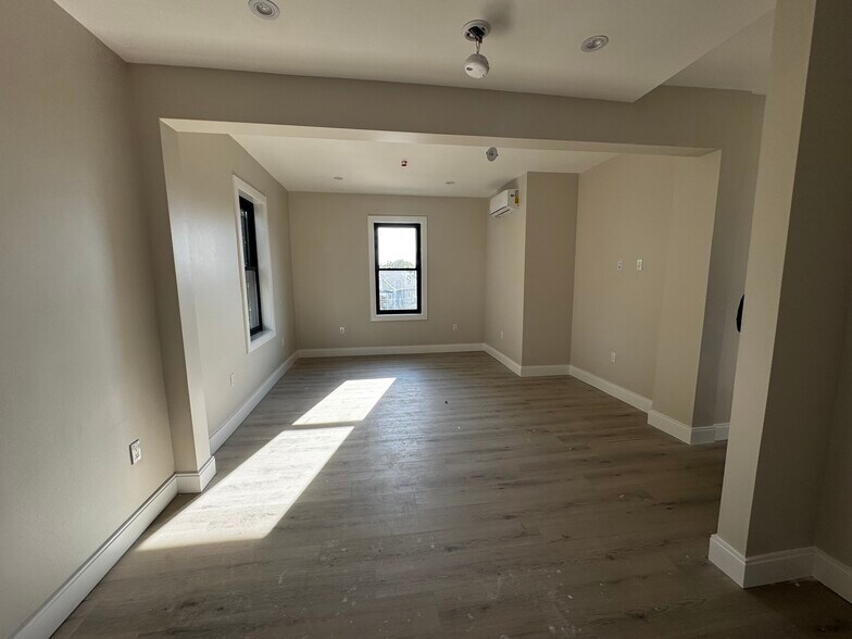 Building Photo - 50 Sachem St