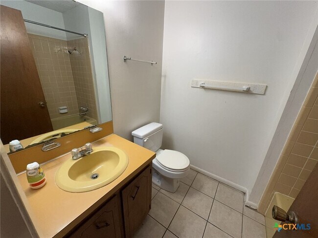 Building Photo - 2408 Carnation Dr