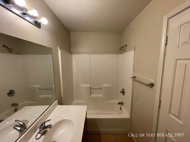 Building Photo - 509 N Brentwood Ave