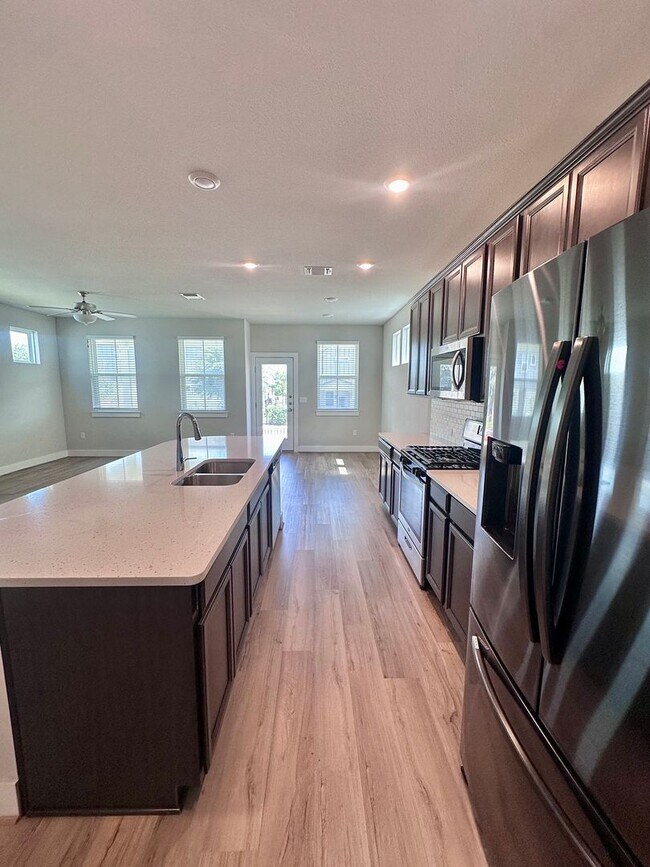 Building Photo - Modern 3-Bedroom, 2.5-Bathroom in Easton Park!