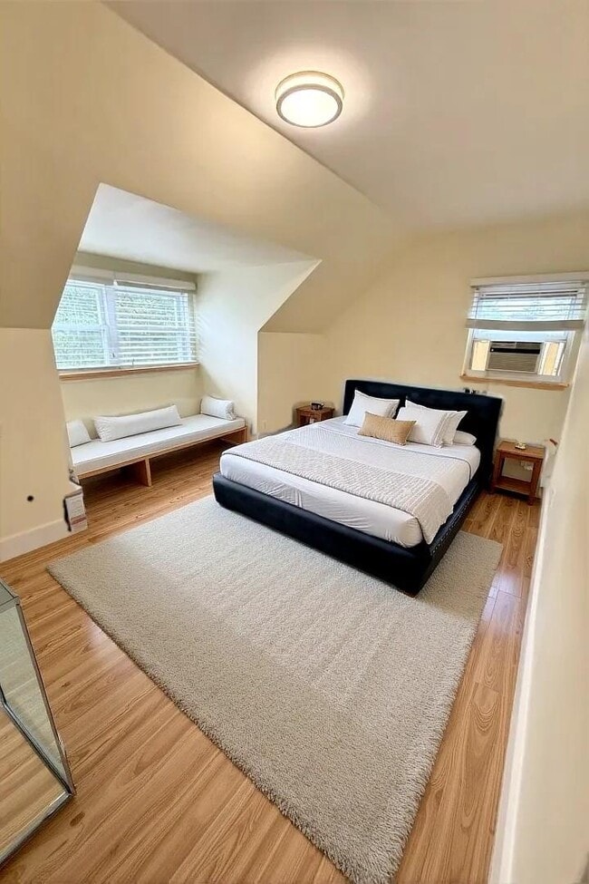 Building Photo - 418 W 259th St