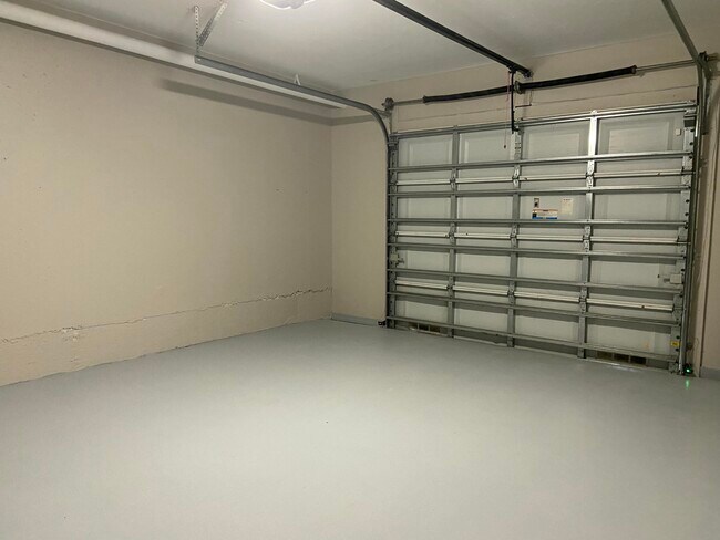 Building Photo - 1600 Crestwood Ct S