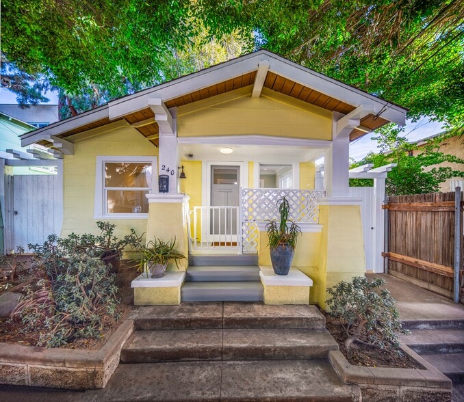 Primary Photo - 240 Ashland Ave