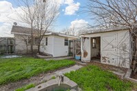 Building Photo - Cozy and Quaint 3 Bedroom, 2 bathroom Hous...