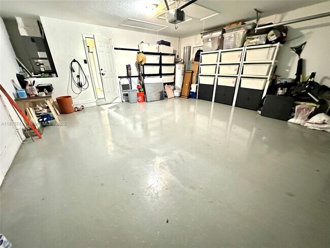 Building Photo - 656 Verona Pl