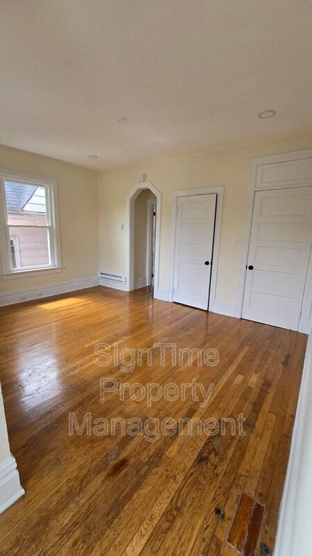Building Photo - 27 Wayside Ave