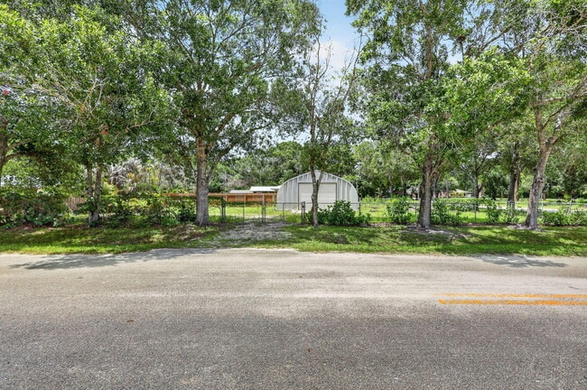 Building Photo - 1125 41st Ave